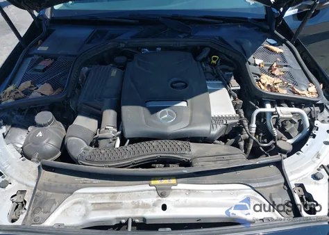 2015 Mercedes-Benz C 300 Luxury/Sport z USA, uszkodzony, nr VIN 55SWF4JB2FU074223